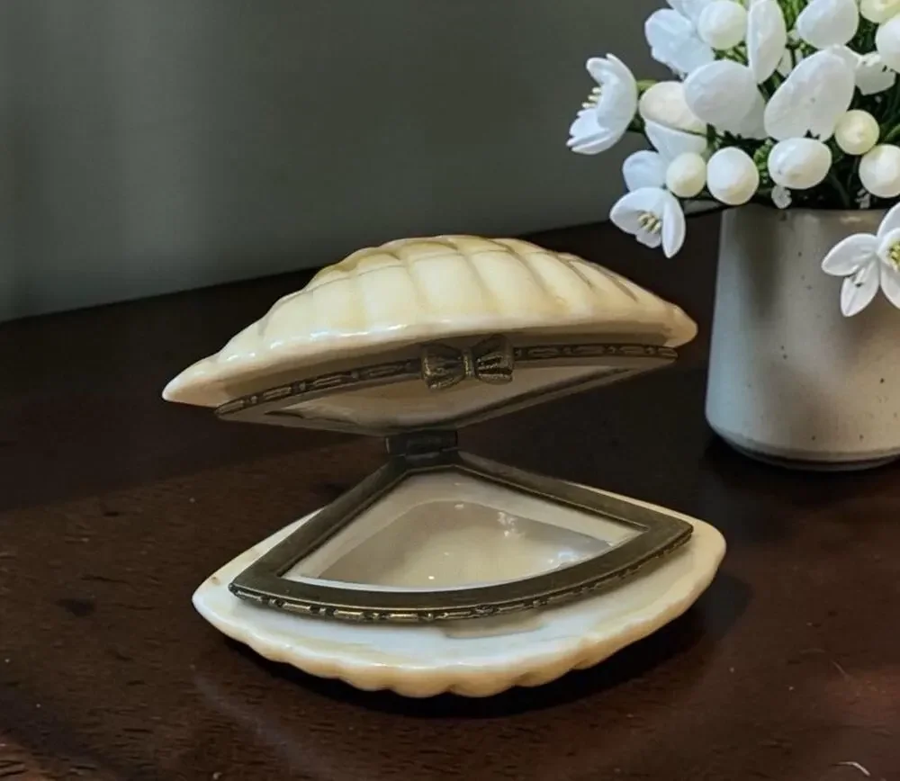 Vintage MCM Clam Sea Shell Trinket Box Hinged EUC 3914/67